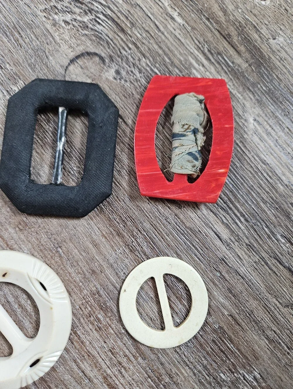 14 Vtg Plastic Belt Scarf Buckles Various Colors Sizes Red Black Yellow White Cl